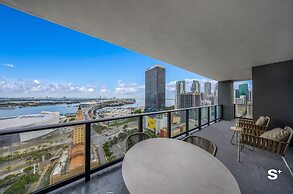 Luxury Downtown 2 BR with Skyline View