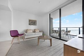 Luxury Downtown 2 BR with Skyline View