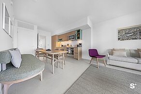 Luxury Downtown 2 BR with Skyline View