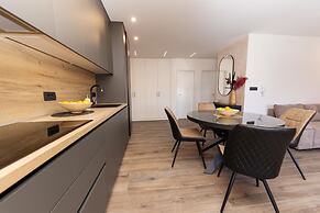 Orange Apartment - Okrug Gornji Seaside Retreat