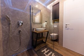 Orange Apartment - Okrug Gornji Seaside Retreat