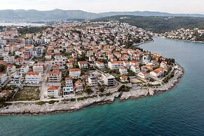 Orange Apartment - Okrug Gornji Seaside Retreat