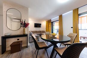 Orange Apartment - Okrug Gornji Seaside Retreat