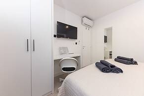 Orange Apartment - Okrug Gornji Seaside Retreat