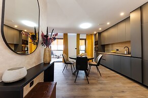 Orange Apartment - Okrug Gornji Seaside Retreat