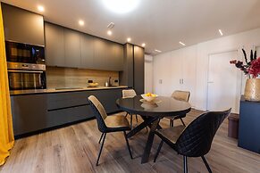 Orange Apartment - Okrug Gornji Seaside Retreat