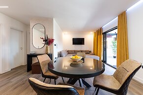 Orange Apartment - Okrug Gornji Seaside Retreat