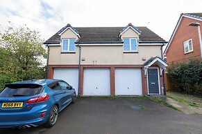 2 Bed House Near Beach with Free Parking