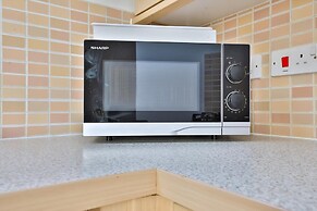2 Bed House Near Beach with Free Parking