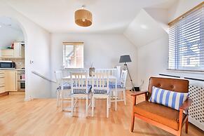 2 Bed House Near Beach with Free Parking