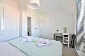 2 Bed House Near Beach with Free Parking