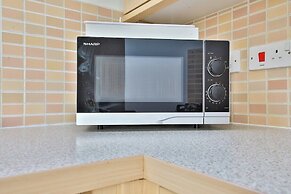 2 Bed House Near Beach with Free Parking