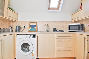 2 Bed House Near Beach with Free Parking