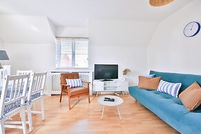 2 Bed House Near Beach with Free Parking