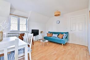 2 Bed House Near Beach with Free Parking