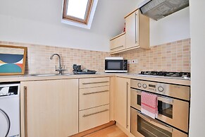 2 Bed House Near Beach with Free Parking