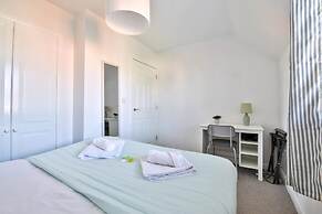 2 Bed House Near Beach with Free Parking