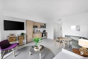 Elegant DTW Living 1BR with City Views