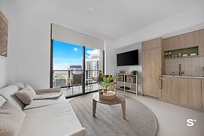 Elegant DTW Living 1BR with City Views