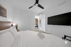 Elegant DTW Living 1BR with City Views