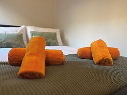 Fitzroy Avenue Apartment Accommodate up to 5guests