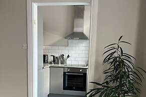 3-bed Central Apartment - Sleeps 5 & Pets Ok