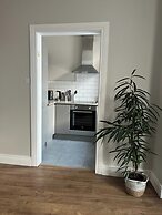 Fitzroy Avenue Apartment Accommodate up to 5guests