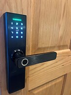 Fitzroy Avenue Apartment Accommodate up to 5guests