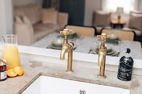 The Emerald - Central Henley 2 Bedroom House - From 145 Per Night