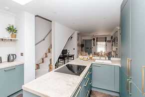 The Emerald - Central Henley 2 Bedroom House - From 145 Per Night