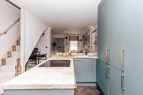 The Emerald - Central Henley 2 Bedroom House - From 145 Per Night