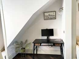 The Emerald - Central Henley 2 Bedroom House - From 145 Per Night