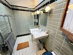 The Emerald - Central Henley 2 Bedroom House - From 145 Per Night