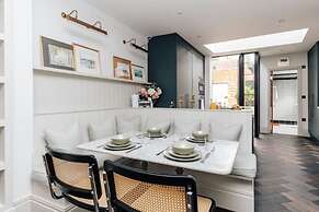 The Emerald - Central Henley 2 Bedroom House - From 145 Per Night