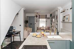 The Emerald - Central Henley 2 Bedroom House - From 145 Per Night