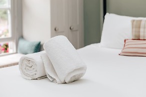 The Emerald - Central Henley 2 Bedroom House - From 145 Per Night