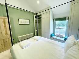 The Emerald - Central Henley 2 Bedroom House - From 145 Per Night