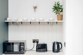 The Emerald - Central Henley 2 Bedroom House - From 145 Per Night