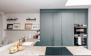 The Emerald - Central Henley 2 Bedroom House - From 145 Per Night