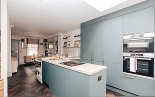 The Emerald - Central Henley 2 Bedroom House - From 145 Per Night