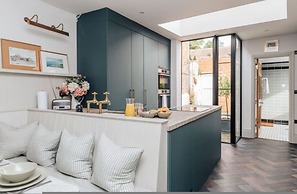 The Emerald - Central Henley 2 Bedroom House - From 145 Per Night