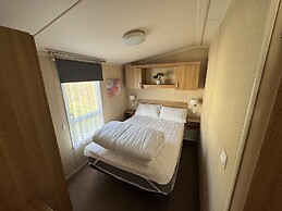 Statichomesleeps6-lakeview-petsok-balcony-parking