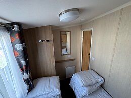 Statichomesleeps6-lakeview-petsok-balcony-parking