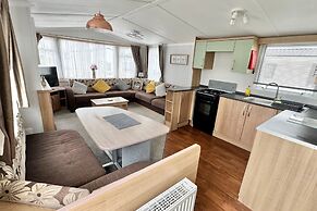 Statichomesleeps6-lakeview-petsok-balcony-parking