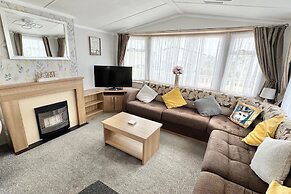 Statichomesleeps6-lakeview-petsok-balcony-parking