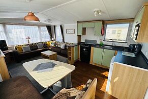 Statichome-sleeps6-lakeview-balcony-parking-petsok