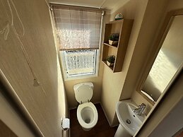 Statichomesleeps6-lakeview-petsok-balcony-parking