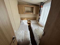 Statichomesleeps6-lakeview-petsok-balcony-parking