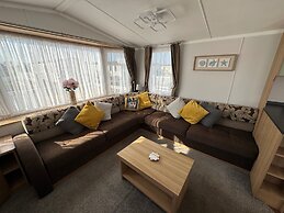 Statichomesleeps6-lakeview-petsok-balcony-parking