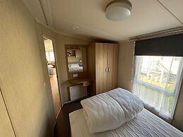 Statichomesleeps6-lakeview-petsok-balcony-parking